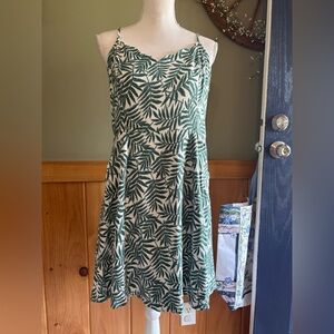 41 Hawthorn green leaf print mini dress w/ front pockets, adjustable straps Sz L